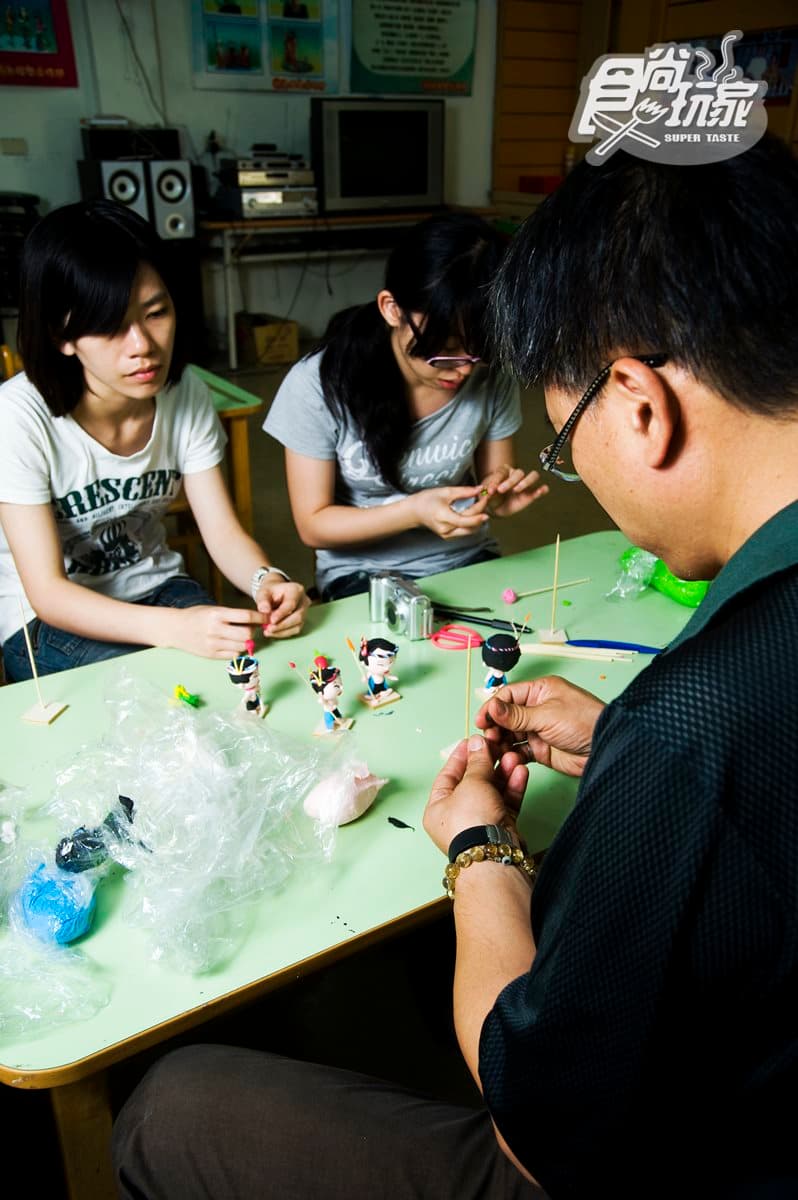 彰化親子小旅行！全台唯一捏麵館DIY+順遊3亮點：搭彩繪五分車、3湯頭羊肉爐、日賣800顆胡椒餅