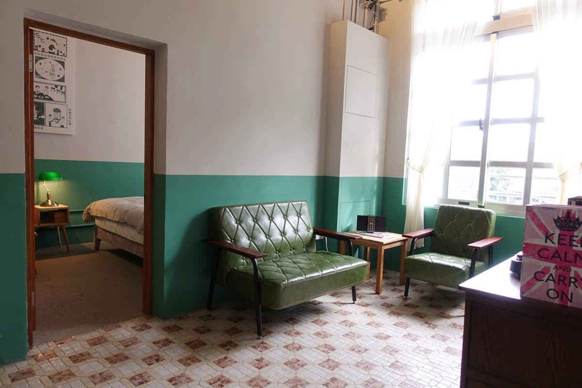 宜蘭新亮點！7連棟老屋變身IG景點 懷舊餐酒館、復古背包客棧都超好拍