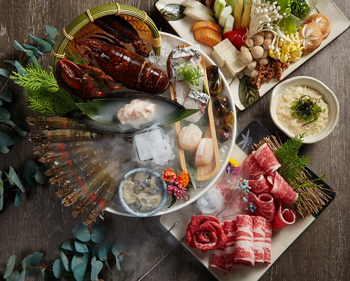 【新開店】台中新地標！2萬朵白玫瑰花海、666隻玻璃魚  超美餐廳夢幻破表