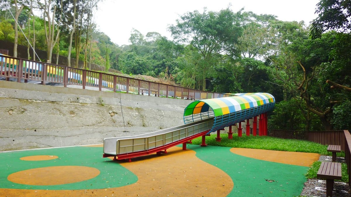 全台最長溜滑梯!80公尺「滾輪+U型滑道」!就在嘉義這座公園