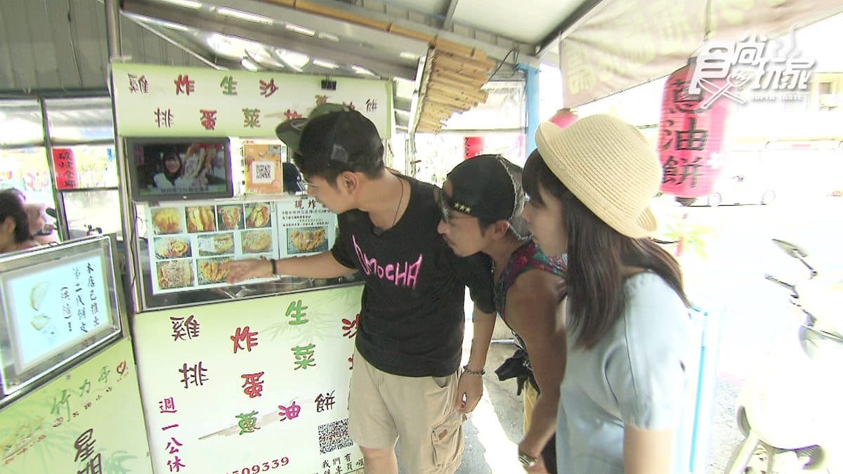 暴肥小吃無誤！「炸彈蔥油餅」竟然還夾了「炸雞排 」