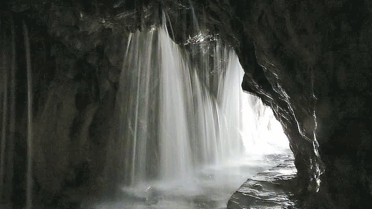 中秋連假衝這裡!全台10大涼感美拍地:洞穴瀑布SPA、雲海咖啡廳、金針花海 中秋連假衝這裡!全台10大涼感美拍地:洞穴瀑布SPA、雲海咖啡廳、金針花海