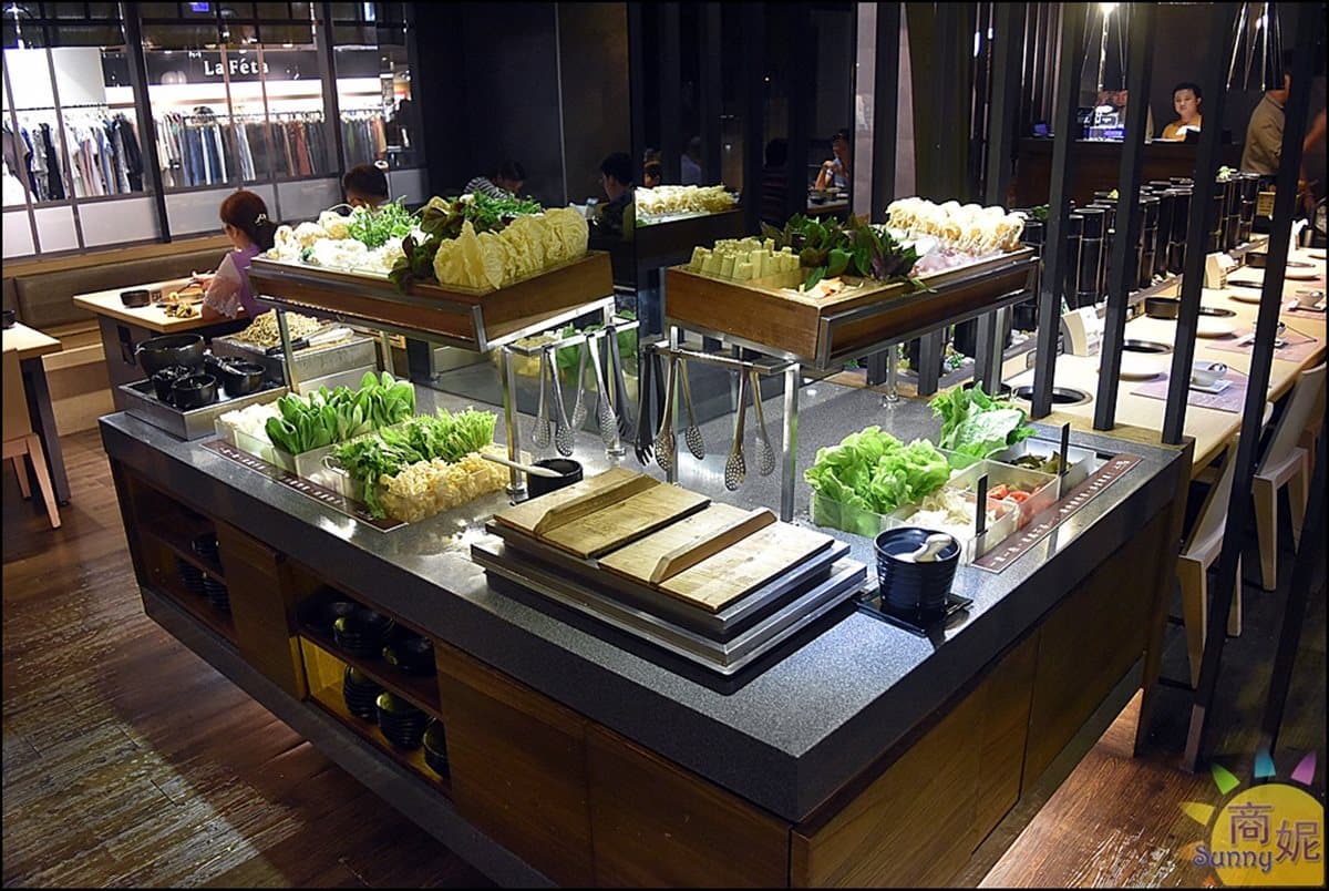 只要288元！超狂涮涮鍋30多種野菜吃到飽→蝦控必點「活蝦盅」 