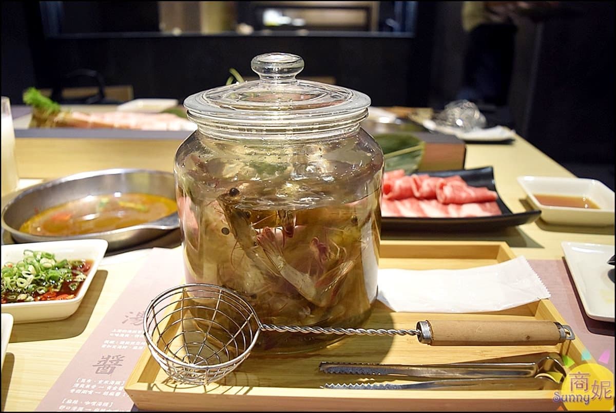 只要288元！超狂涮涮鍋30多種野菜吃到飽→蝦控必點「活蝦盅」 