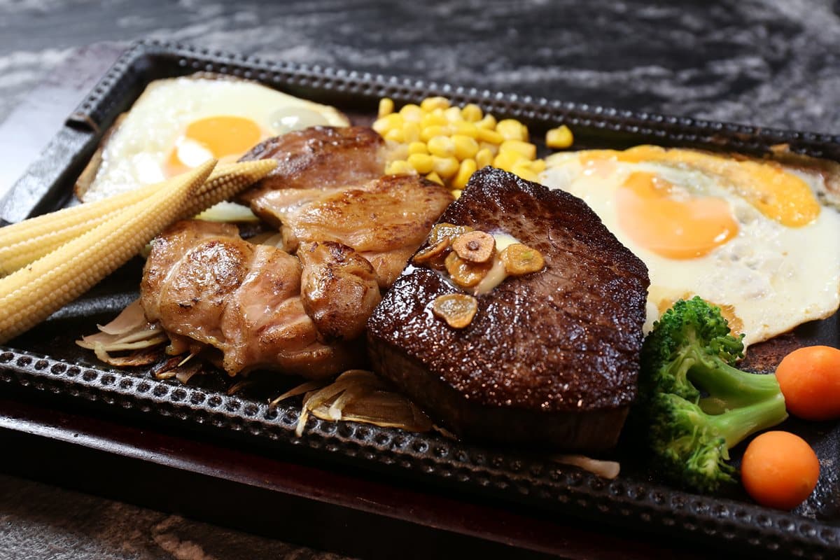 【新開店】「立吞牛排」買1送1！頂級燒肉轉戰「平價牛排」 280元起超划算