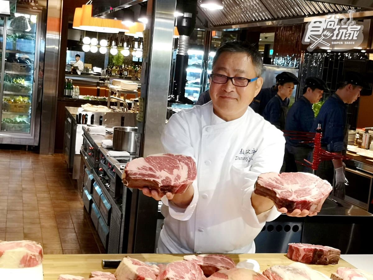 【新開店】超高CP值!牛排教父打造「深夜牛排館」 必點1.4kg「比臉大牛排」才狂啊 【新開店】超高CP值!牛排教父打造「深夜牛排館」 必點1.4kg「比臉大牛排」才狂啊