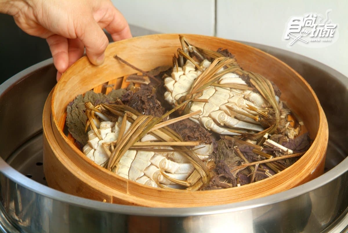 大閘蟹好吃的祕訣！達人傳授：用「這個」清蒸去寒、「麵拖蟹」醬汁還能拌飯