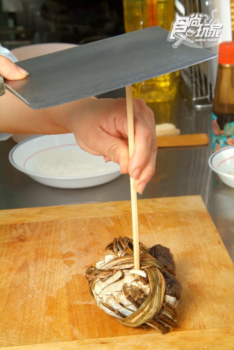 大閘蟹好吃的祕訣！達人傳授：用「這個」清蒸去寒、「麵拖蟹」醬汁還能拌飯