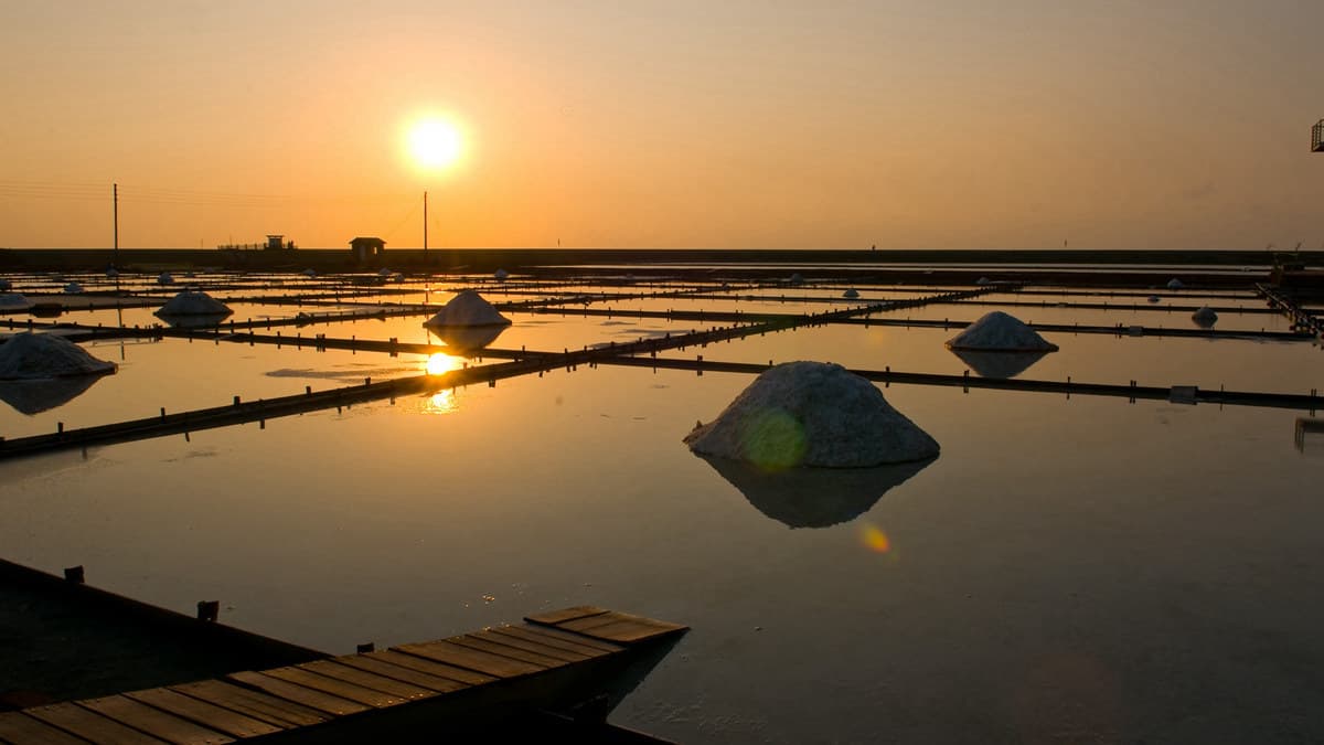 全台灣最美的夕陽！台版「天空之鏡」在台南 拍完照吃「烤鰻魚」剛好