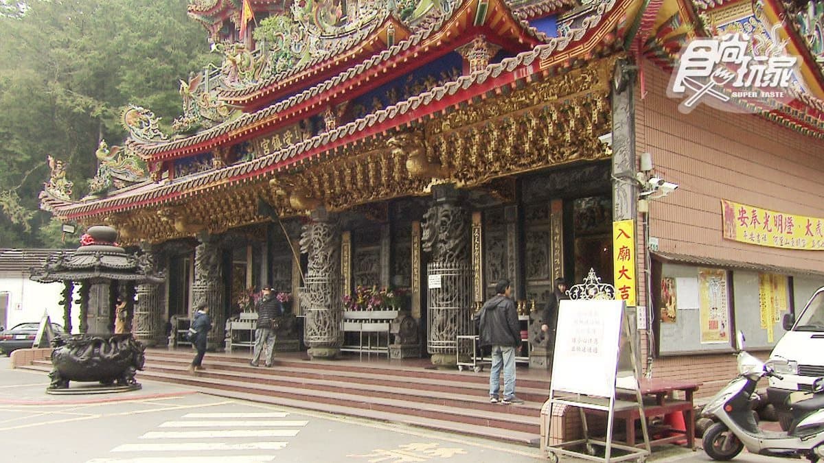 阿里山搭小火車輕鬆玩！神木區木棧道美拍、拜全台海拔最高廟宇