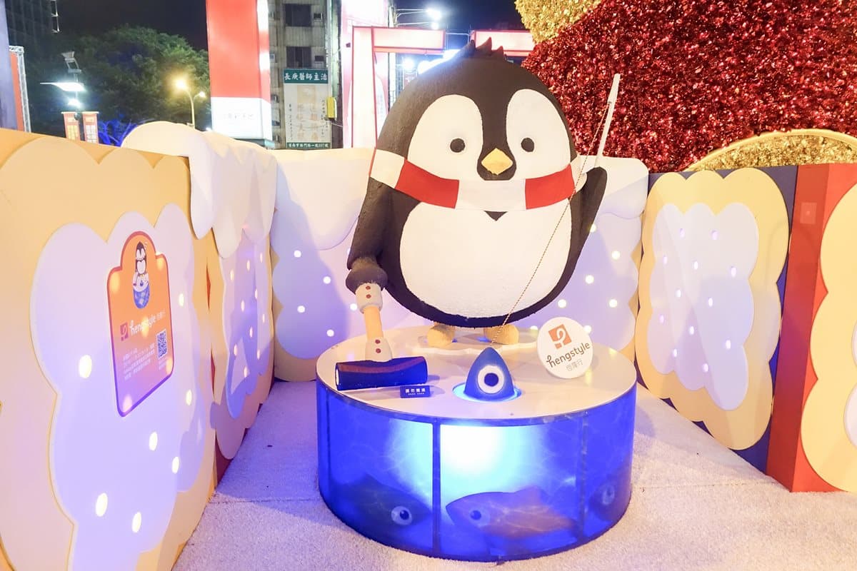 台南最新亮點！耶誕迷宮、8米噴泉燈光秀 夜晚拍超夢幻 