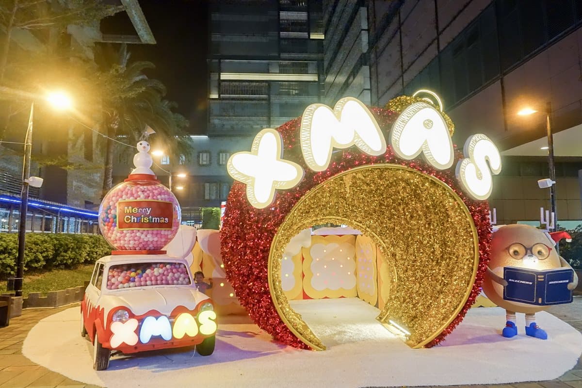 台南最新亮點！耶誕迷宮、8米噴泉燈光秀 夜晚拍超夢幻 