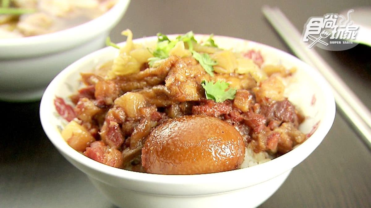 左營人追了40年！炭燒10小時肉燥飯+料多到滿出來肉羹