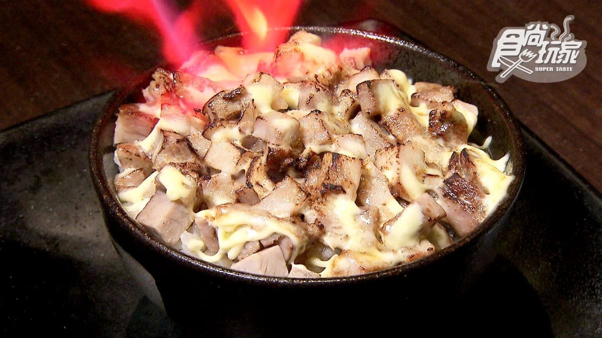 料滿到看不見麵!濃郁湯頭+滿滿叉燒,正宗口味日本人也說讚 料滿到看不見麵!濃郁湯頭+滿滿叉燒,正宗口味日本人也說讚