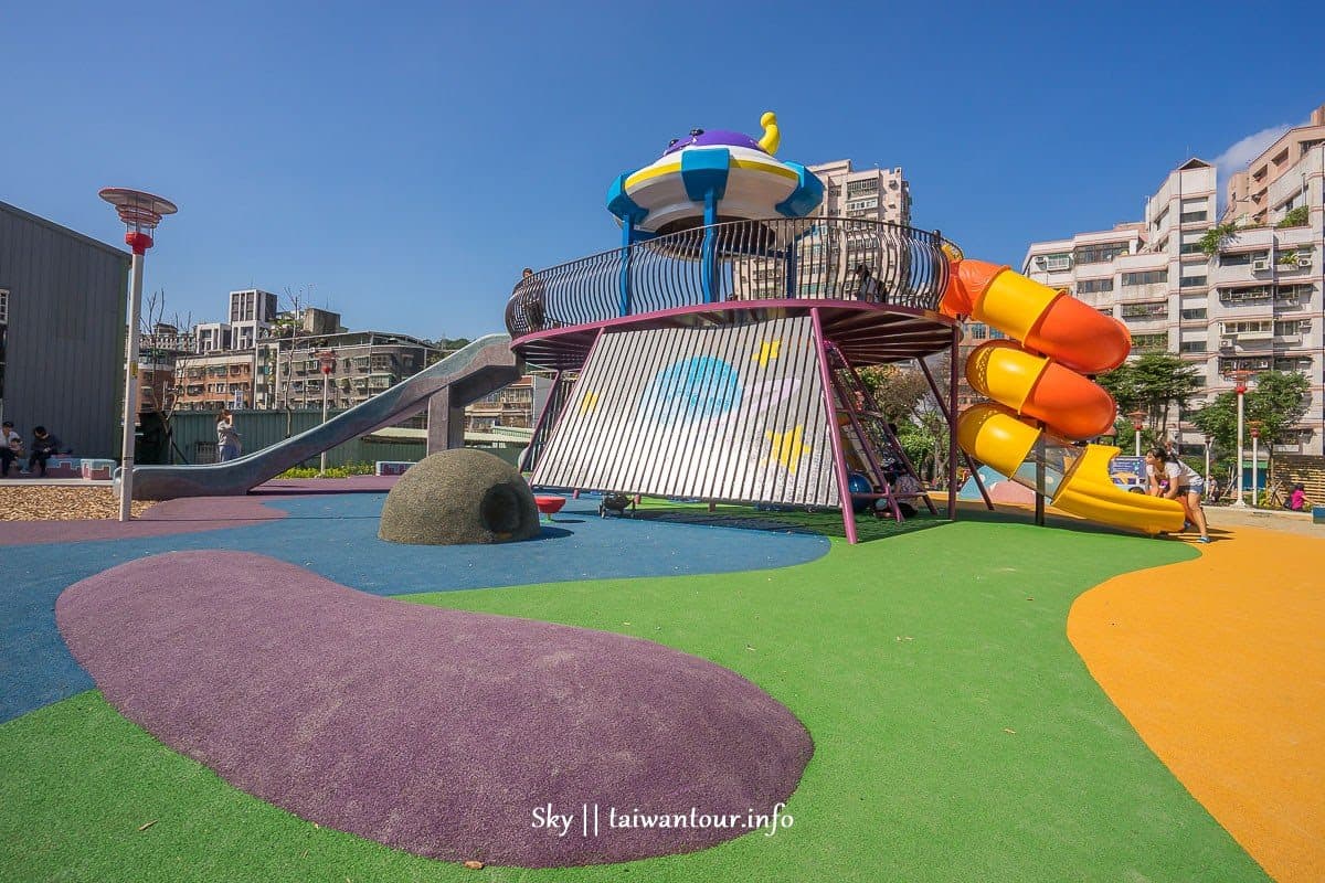 衝啊！最新「星際冒險公園」蓋在這！ 七彩飛碟攀爬網、360度盪鞦韆太好玩