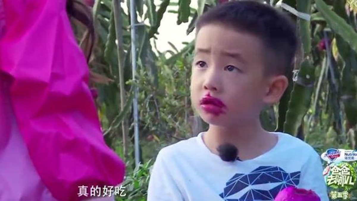 小小春Jasper正港吃貨不停歇 吃這個食物口水直流超萌 小小春Jasper正港吃貨不停歇 吃這個食物口水直流超萌