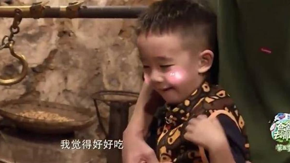 小小春Jasper正港吃貨不停歇 吃這個食物口水直流超萌 小小春Jasper正港吃貨不停歇 吃這個食物口水直流超萌