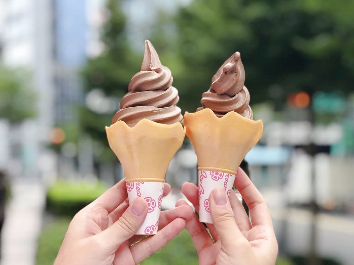 冬天必吃濃郁系霜淇淋，小七聯名「HERSHEY’S巧克力霜淇淋」全家推「提拉米蘇霜淇淋」
