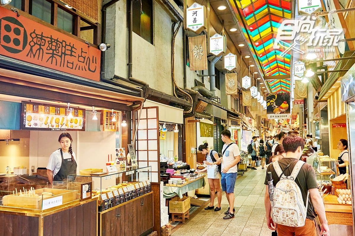 「邊走邊吃」會被罰錢?! 日本這個知名傳統市場有新規定