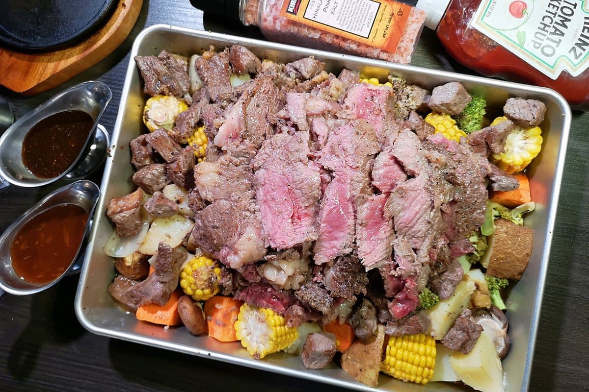 【新開店】太邪惡了！超狂66盎司「巨人牛排」CP值超高  還有珍奶喝到飽 