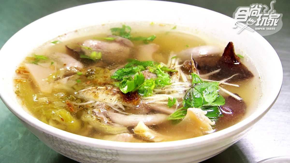 網友票選必吃「排骨酥麵」！獨門醬料醃製，軟嫩飄香50年