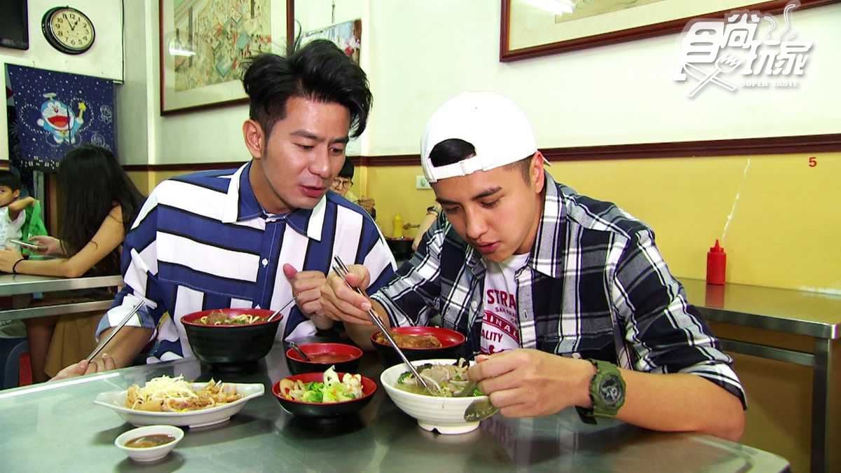 網友票選必吃「排骨酥麵」！獨門醬料醃製，軟嫩飄香50年