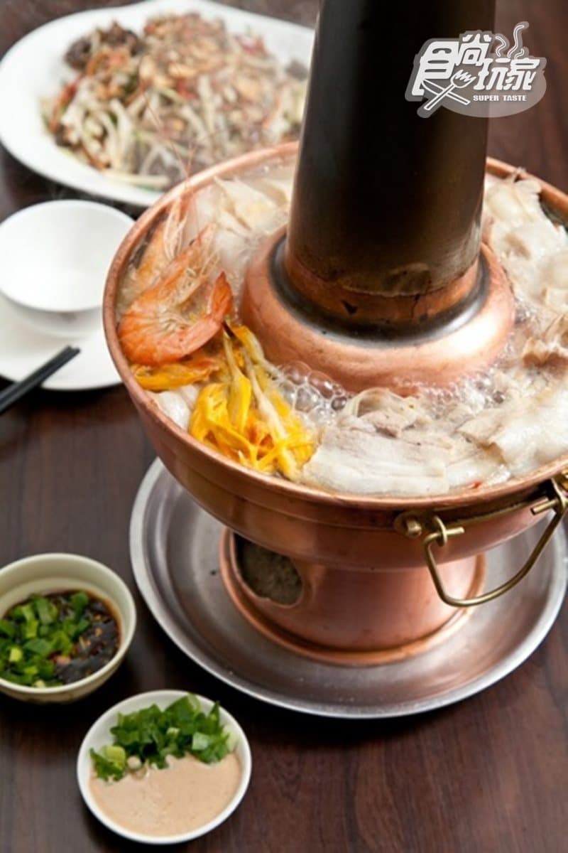 冬天快筆記！5家長紅不敗的「酸菜白肉鍋」，天冷最好吃
