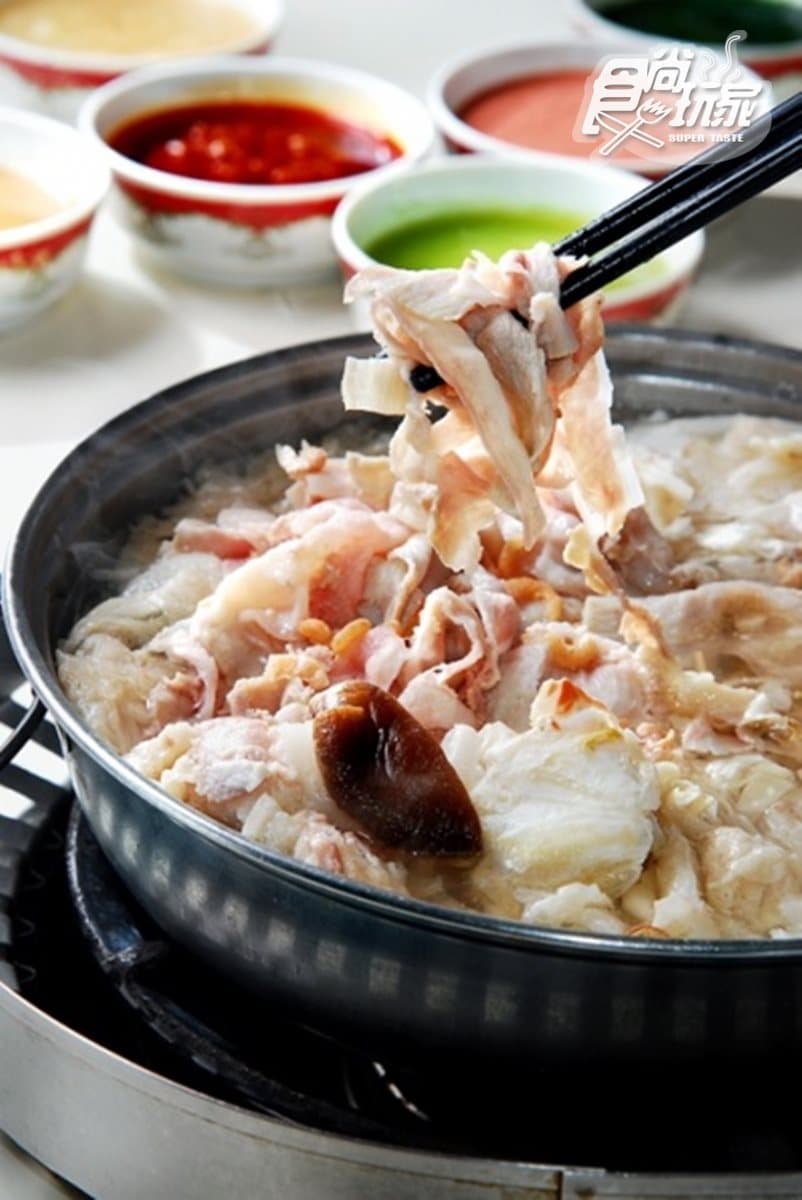 冬天快筆記！5家長紅不敗的「酸菜白肉鍋」，天冷最好吃