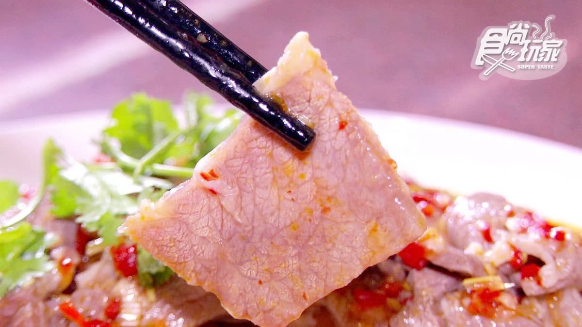 2個願望一次滿足！溫體牛肉火鍋+牛腩鍋，還有限量大骨髓像吸果凍