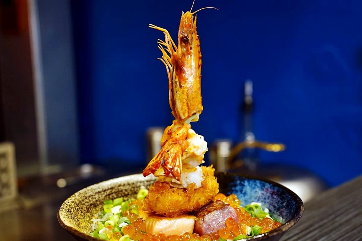 【新開店】一直流啊！鐵板燒+居酒屋　「土石流起司丼飯」邪惡破表