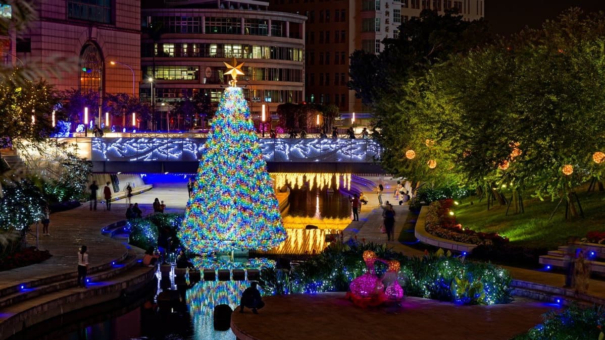 今天點燈!台中「水中耶誕樹」浪漫破表 超美夜景快搶拍 今天點燈!台中「水中耶誕樹」浪漫破表 超美夜景快搶拍