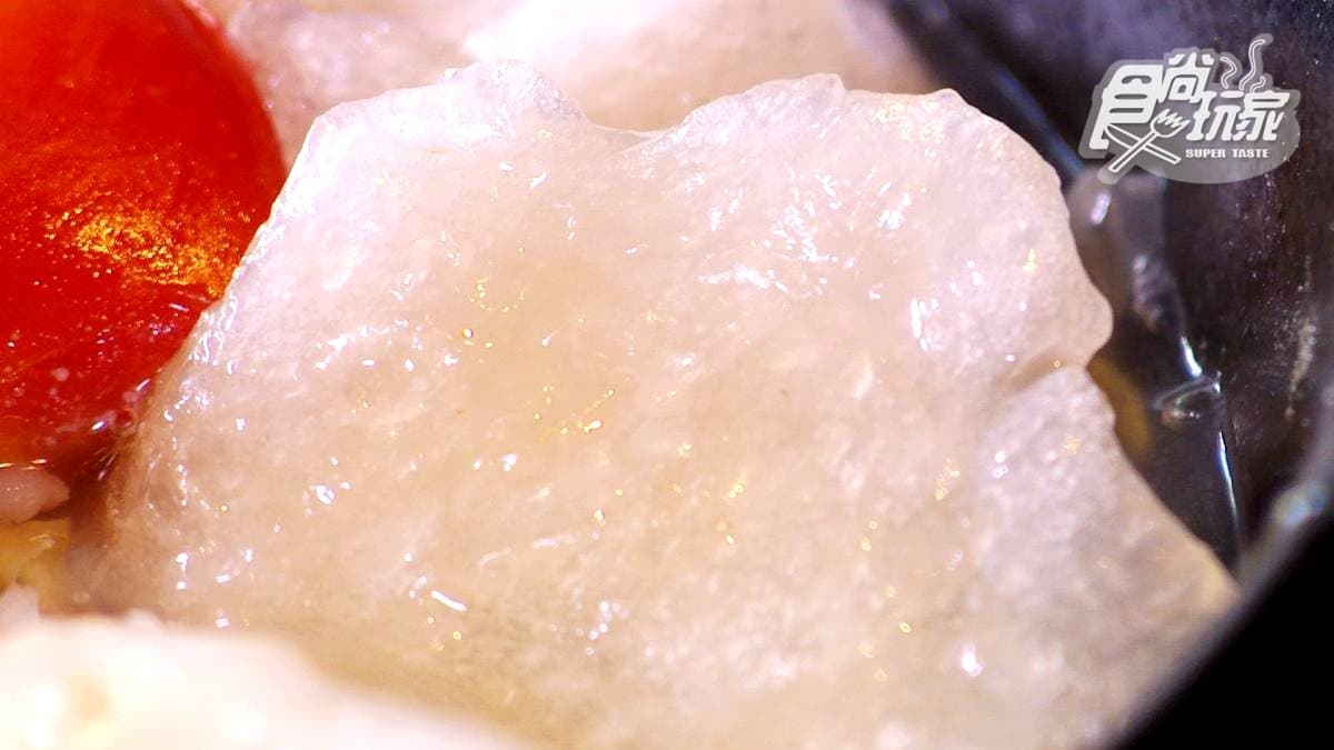 40年老字號石頭火鍋「爆漿芋泥丸」非點不可!特製沙茶醬好銷魂 40年老字號石頭火鍋「爆漿芋泥丸」非點不可!特製沙茶醬好銷魂
