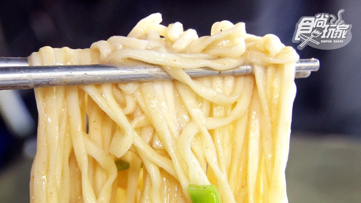 一天吃三餐也不膩！50年小吃店「肉羹湯」超大塊，「麻醬乾麵」香氣爆表