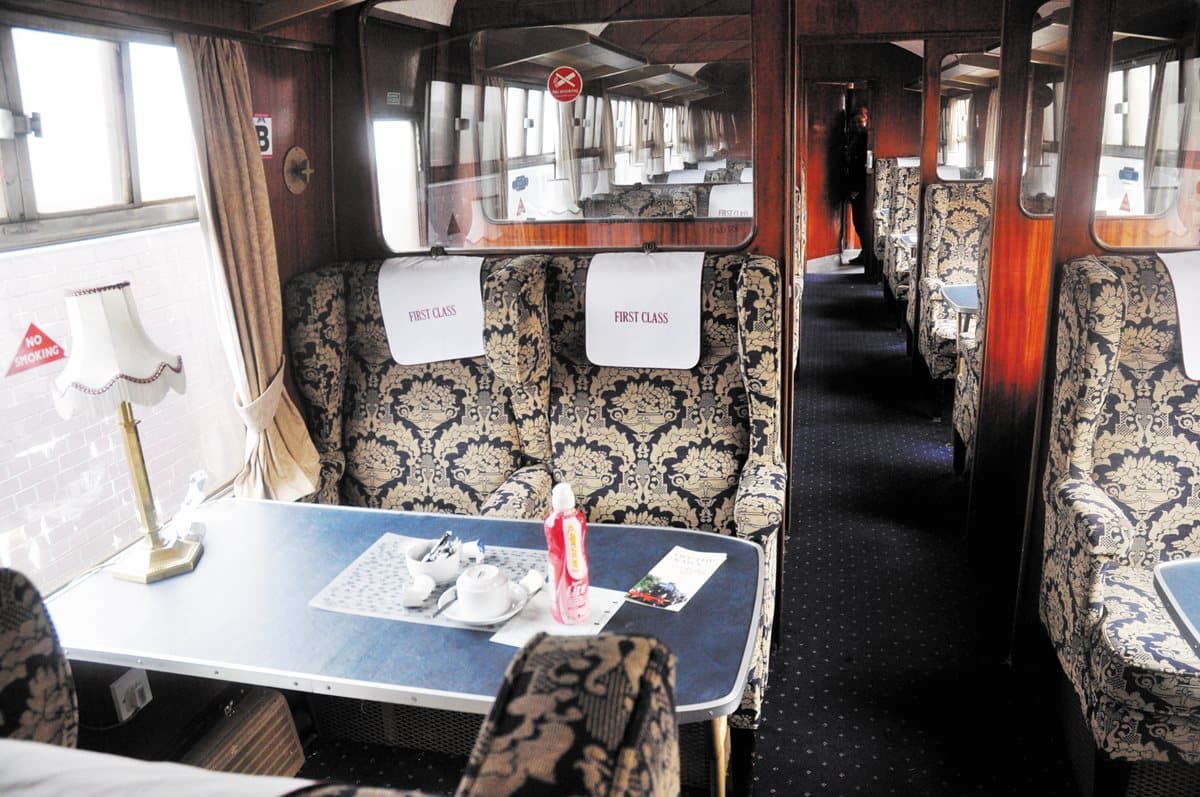 好夢幻！搭「霍格華茲列車」坐頭等艙  跟著哈利波特去旅行