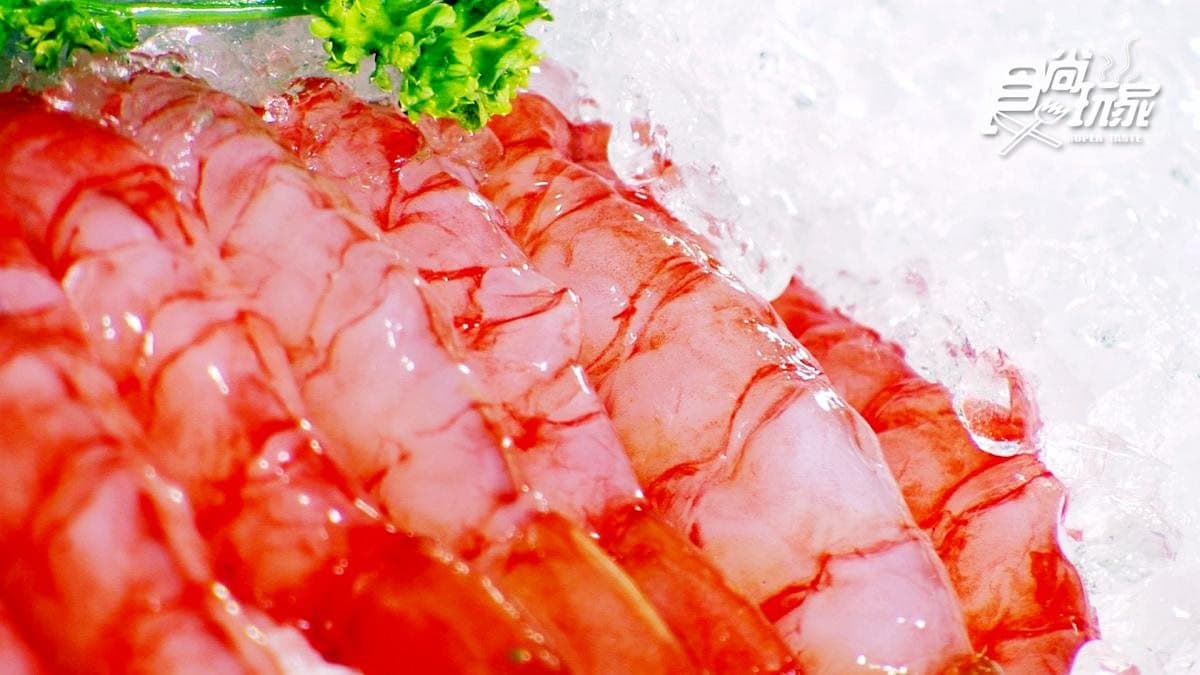 宜蘭人最愛無菜單料理！「生魚片船」超霸氣、「草繩貴妃牛」會噴火