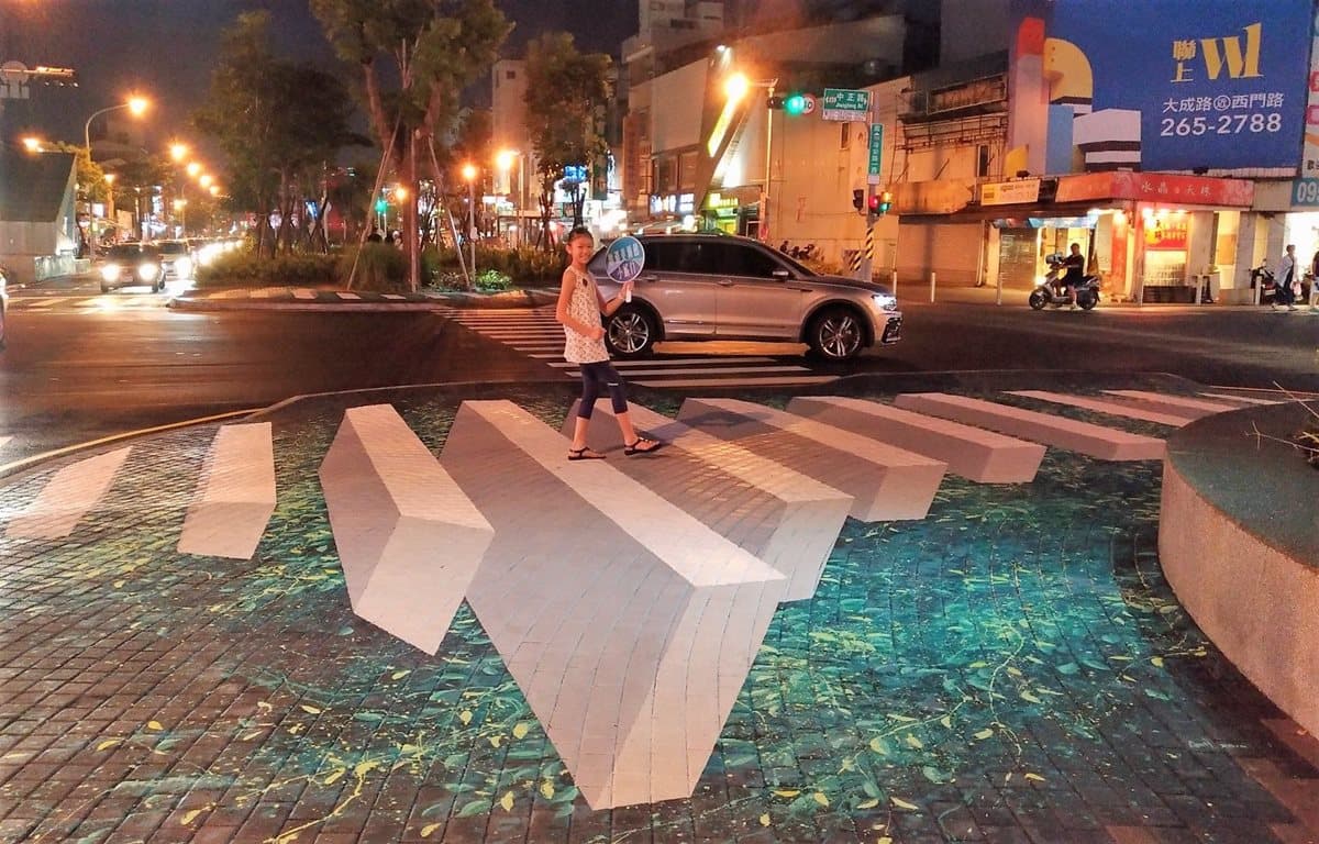 全台最美耶誕街!網美必拍台南「街道美術館」 還有50攤市集 全台最美耶誕街!網美必拍台南「街道美術館」 還有50攤市集