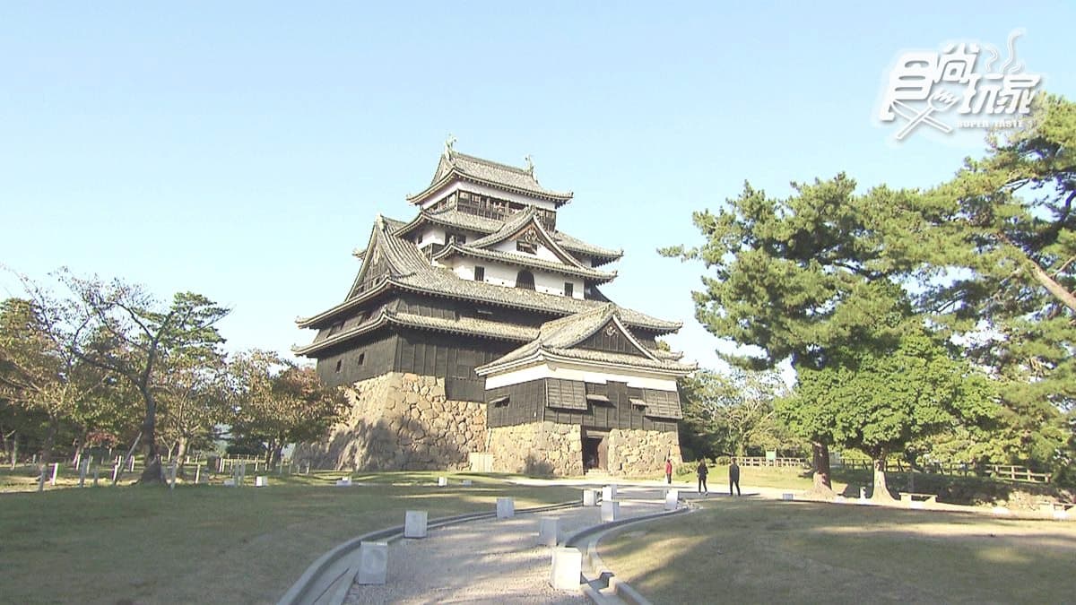 到400年古城找「愛」！「日本名城」找到牆上愛心告白會成功