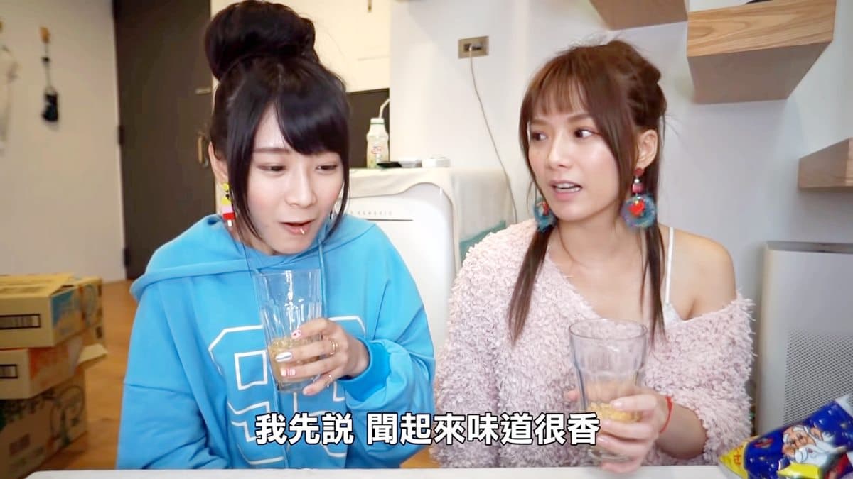 這科學嗎？！奶茶、冰淇淋「配」科學麵 反差吃法一試上癮