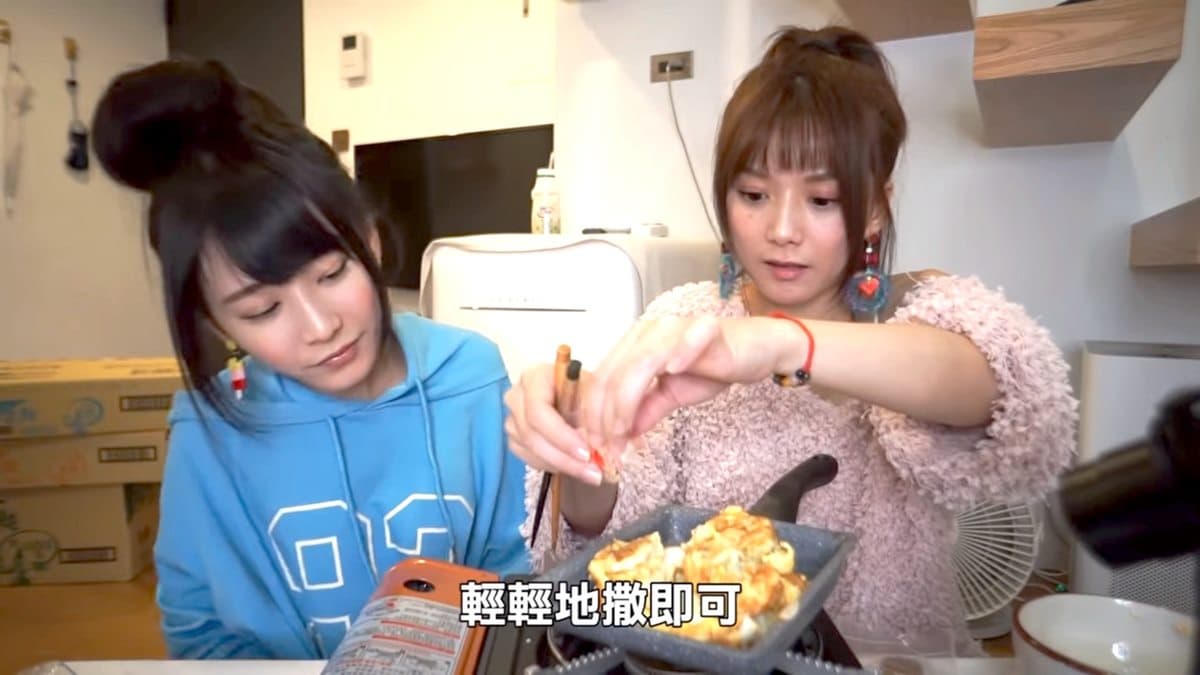這科學嗎？！奶茶、冰淇淋「配」科學麵 反差吃法一試上癮