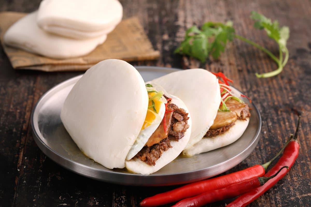 【新開店】全台唯一！刈包夾牛小排  這餐廳一次嚐遍8國特色小吃
