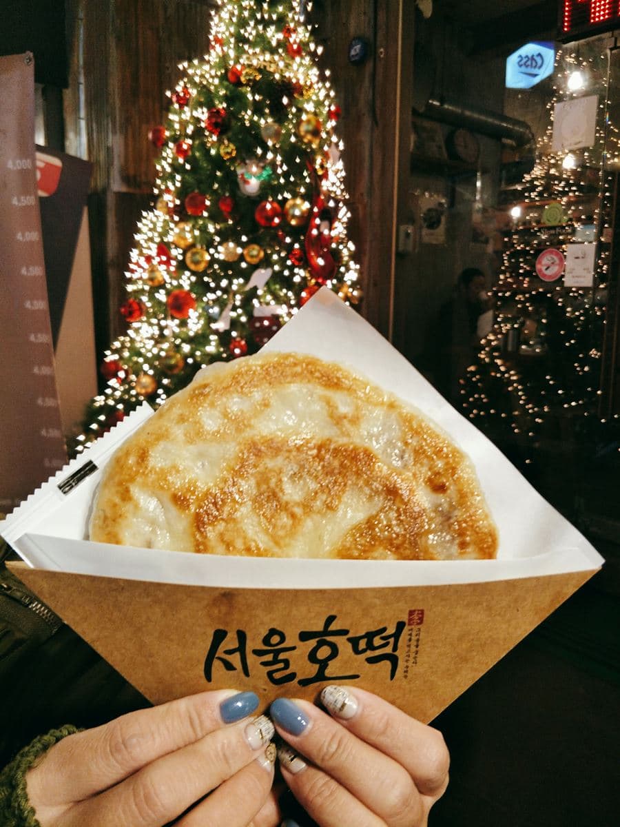 韓國街頭新發現！粉紅色「愛心」糖餅，好想和男友一起吃