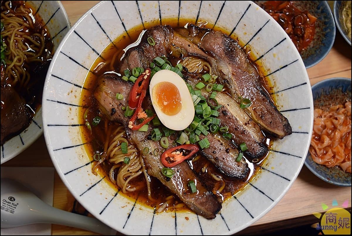 牛肉爆量了!地表最強日式牛肉拉麵 台中消夜快衝這家 牛肉爆量了!地表最強日式牛肉拉麵 台中消夜快衝這家