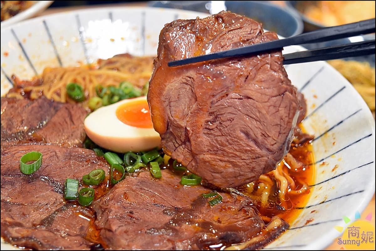 牛肉爆量了!地表最強日式牛肉拉麵 台中消夜快衝這家 牛肉爆量了!地表最強日式牛肉拉麵 台中消夜快衝這家