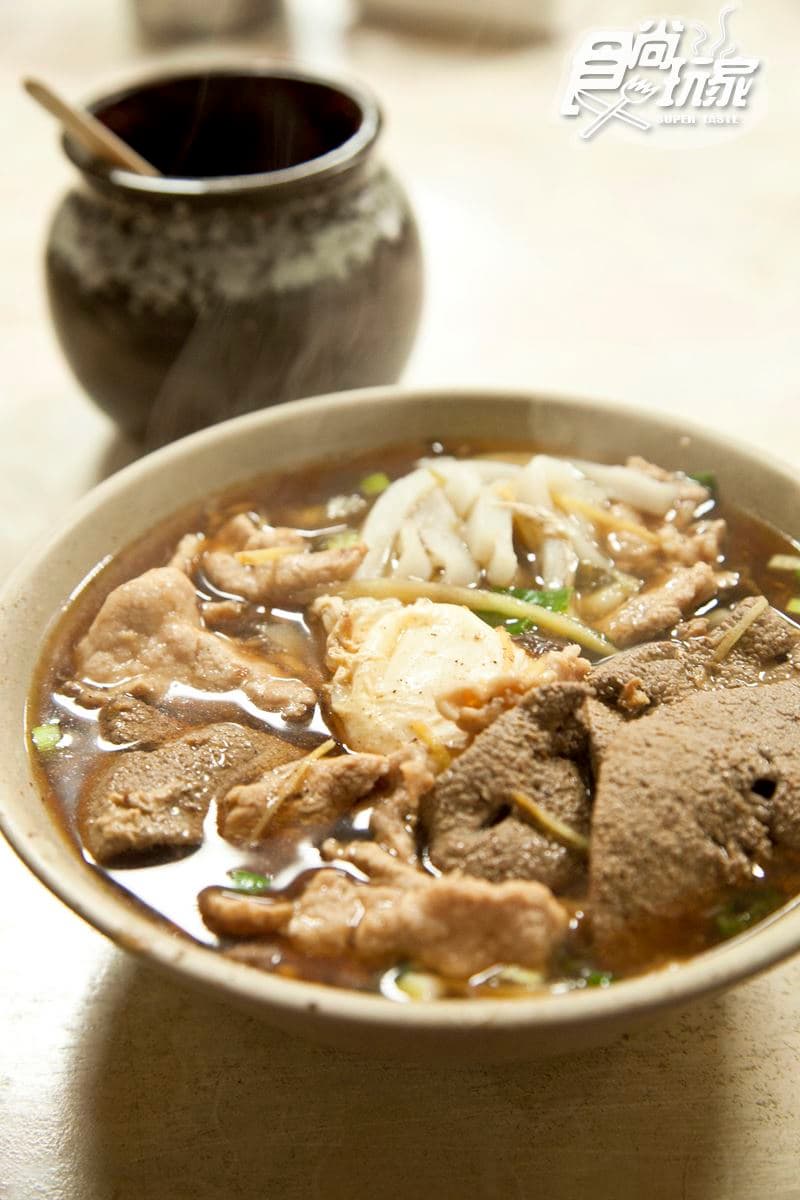 中壢吃貨點名這9家：50年「糖三角」、米干配豌豆粉、「中壢最好吃牛肉麵」