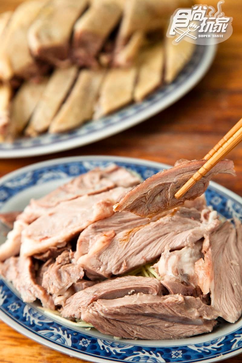 桃園「人氣話題小吃」這10家：《本草綱目》排骨酥、冷吃「牛汶水」、漢堡版胡椒餅
