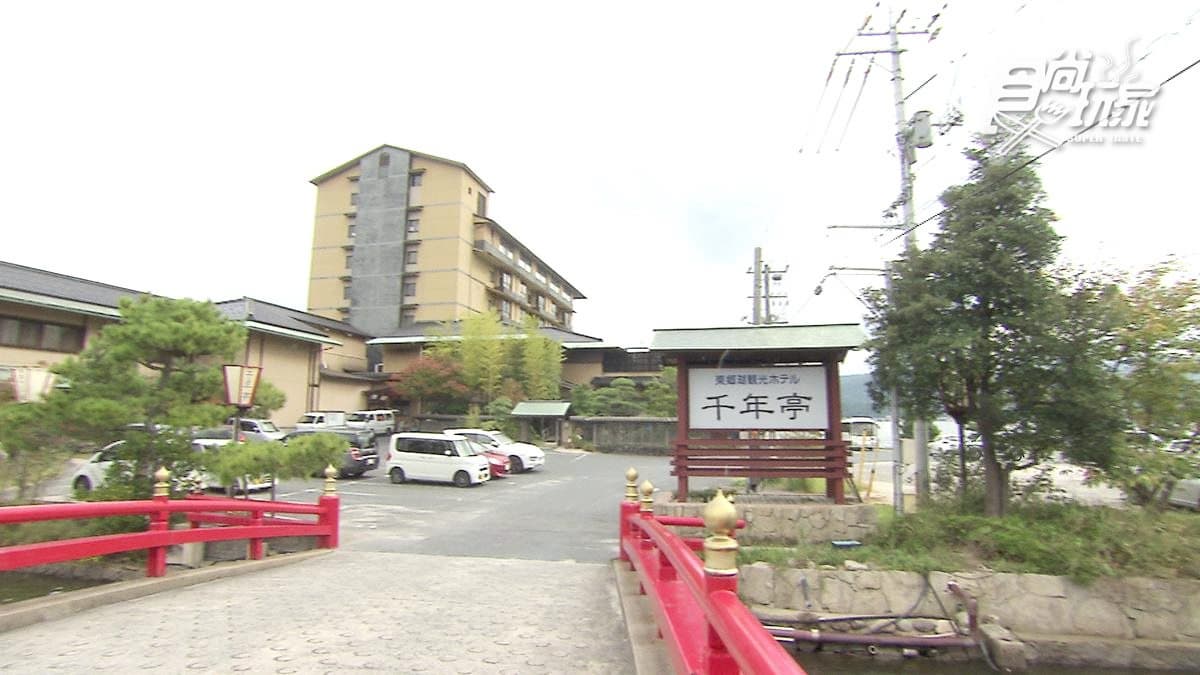 150年日式溫泉飯店！露天庭院風呂+松葉蟹大餐，還可賞絕美湖景