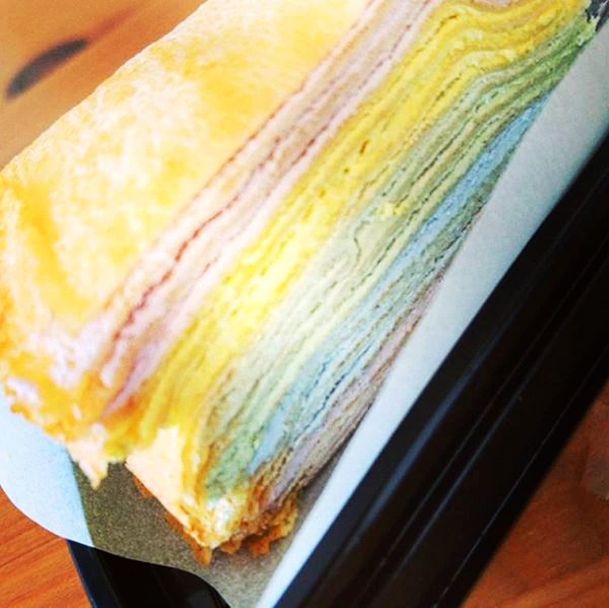 IG火紅甜點！超人氣彩虹千層這7家→第3家「愛心系列」每日限量2個