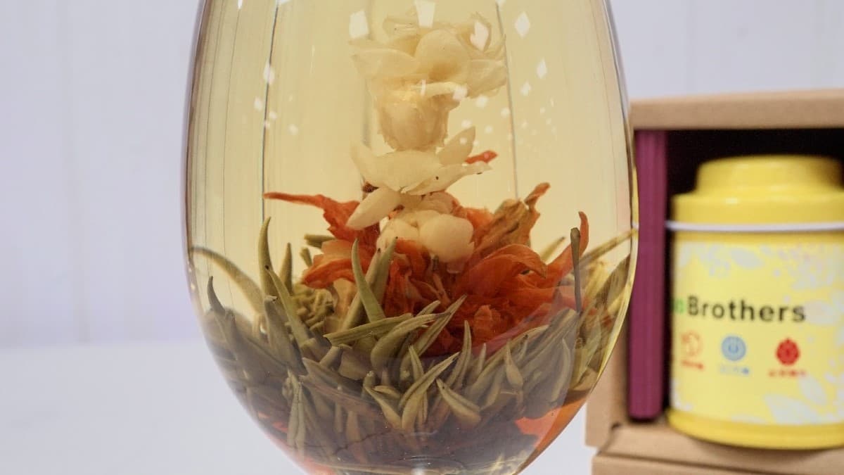 花真的開了！「視覺系」絕美花茶，2分鐘看花朵綻放跟負能量掰掰