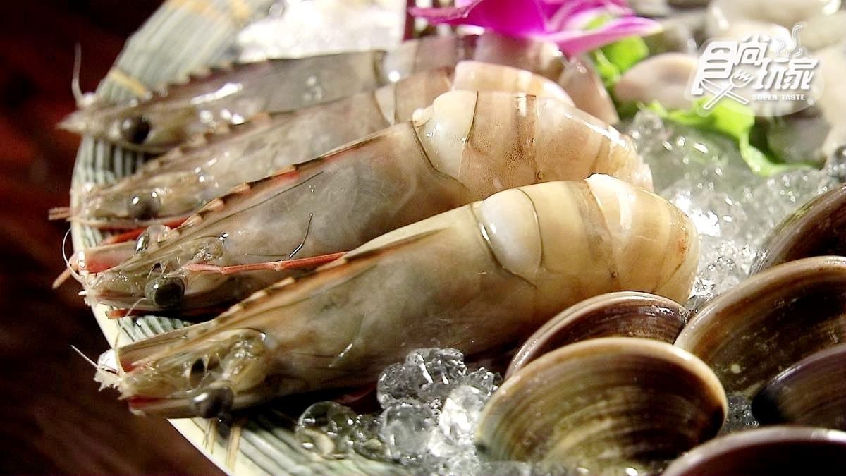 飄香60年汕頭火鍋！「墨魚牛軋糖」不沾醬也好吃，蝴蝶刀法現切牛超鮮嫩