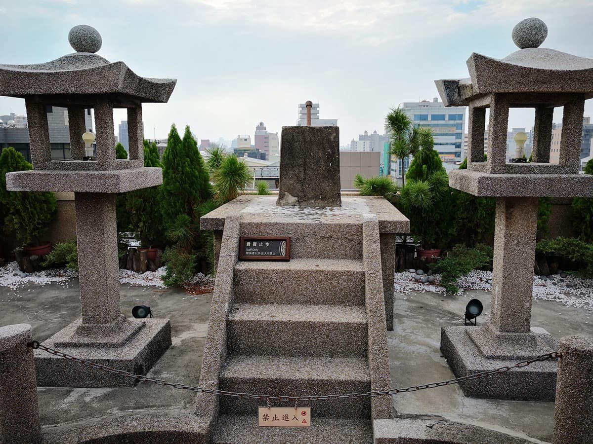 台版「霍格華茲風」背包旅店 這根本是睡在圖書館裡